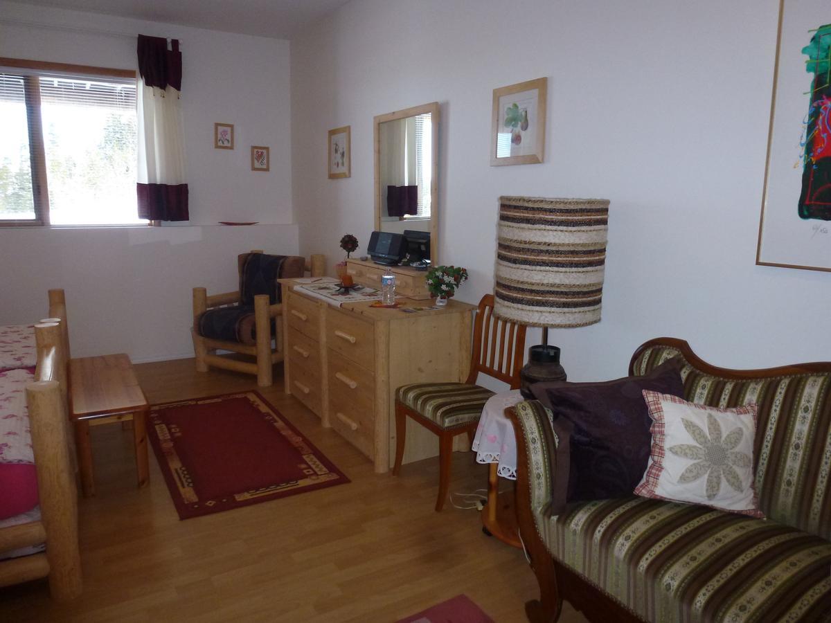 Bridge Lake Little Black Bear Lodge/B&B מראה חיצוני תמונה