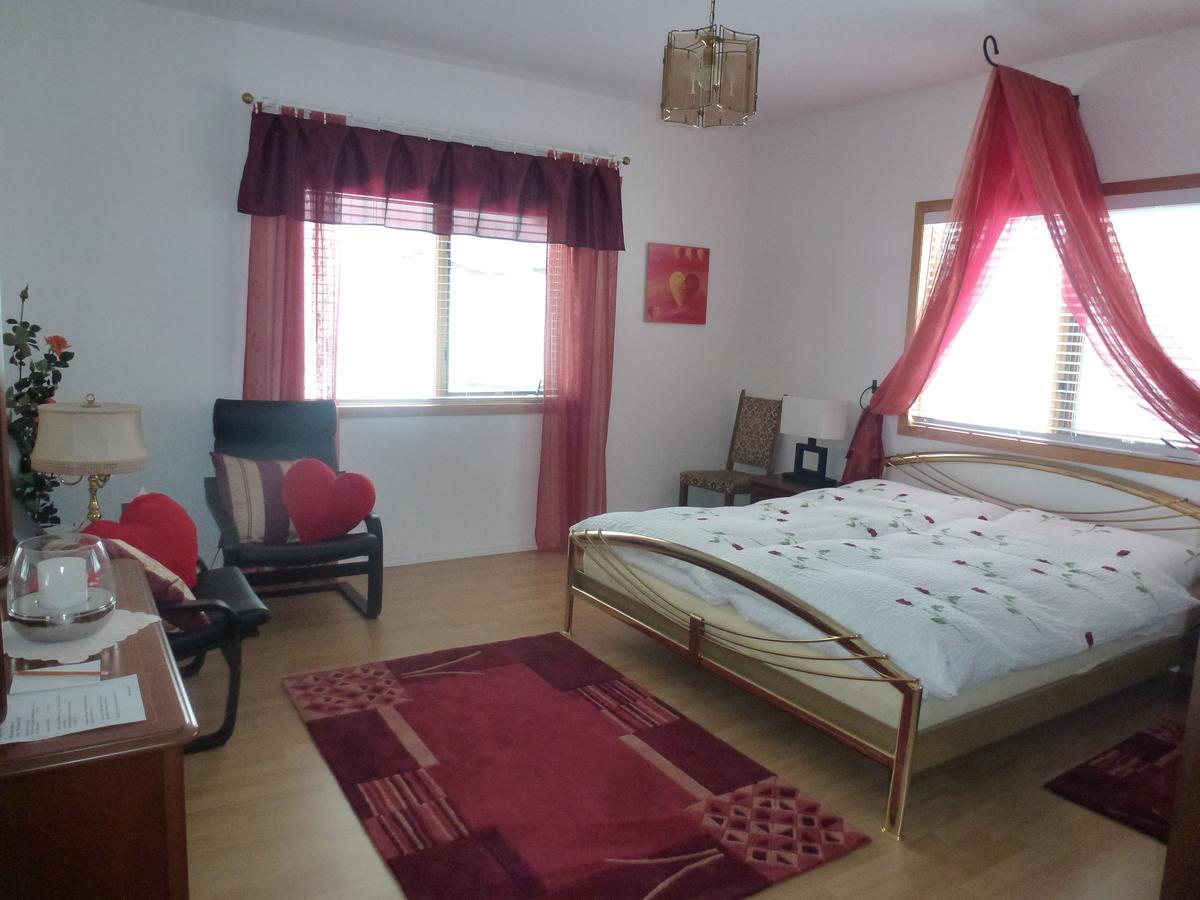 Bridge Lake Little Black Bear Lodge/B&B מראה חיצוני תמונה