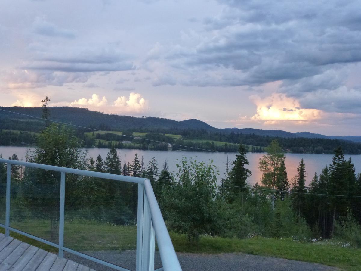 Bridge Lake Little Black Bear Lodge/B&B מראה חיצוני תמונה