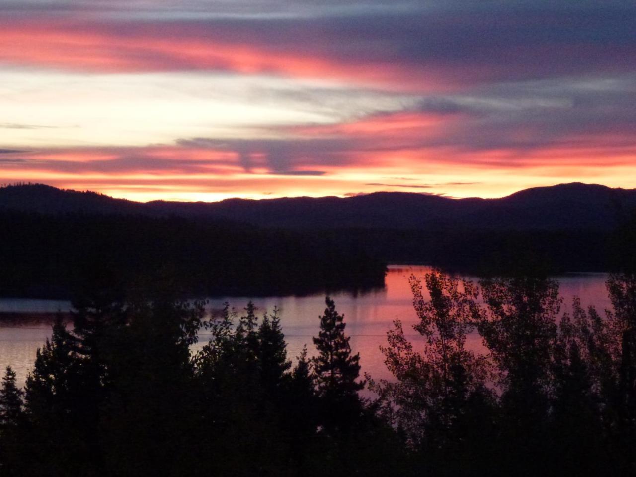 Bridge Lake Little Black Bear Lodge/B&B מראה חיצוני תמונה